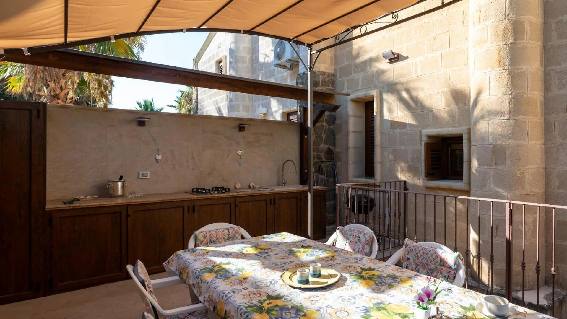 Villa Isabella Lascari 0*,  Itálie