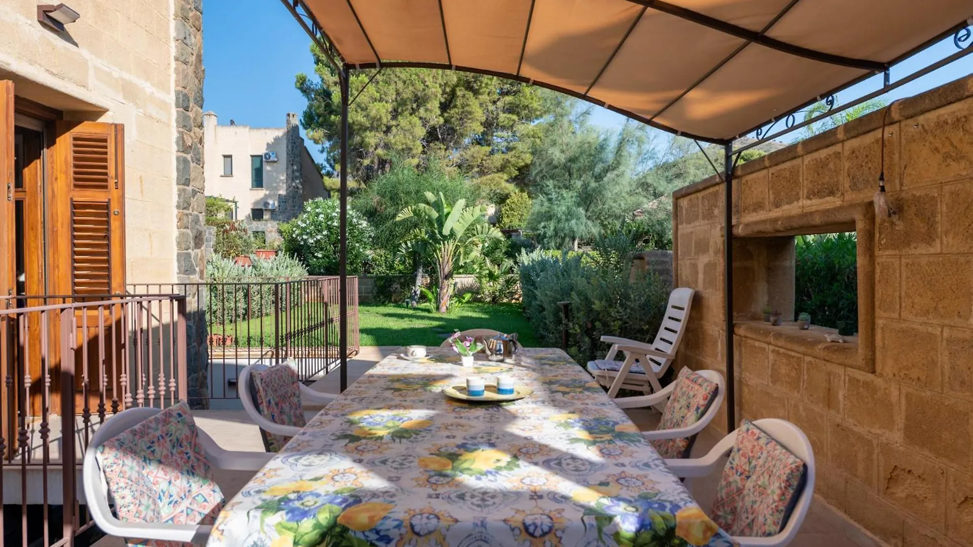 Villa Isabella Lascari Italy