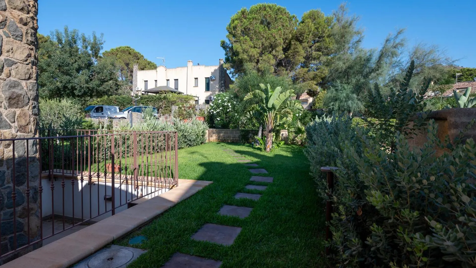 Villa Isabella Lascari 0*,  Italy
